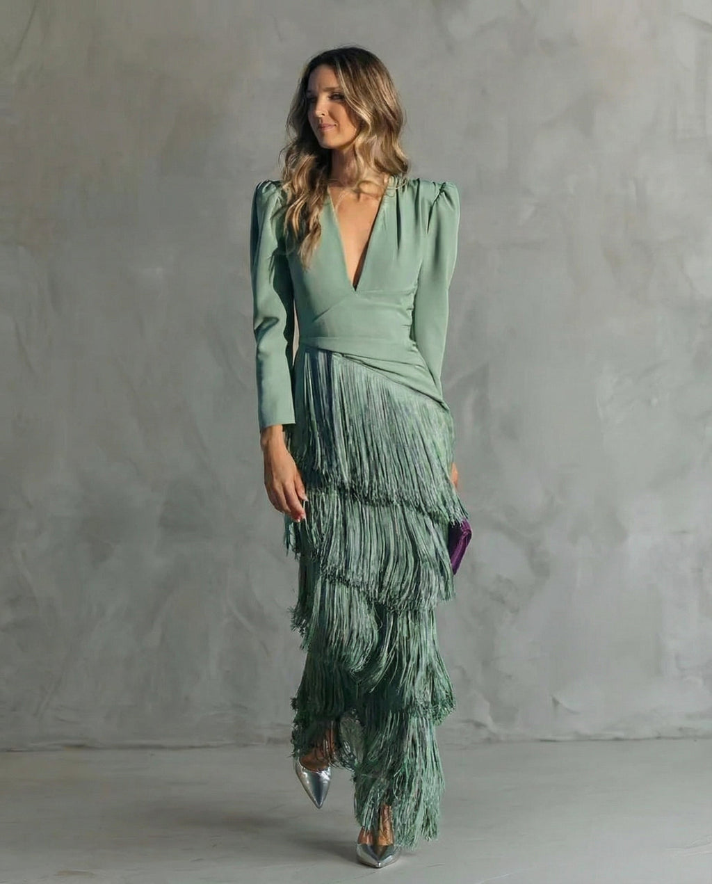 Claudia · Vestido elegante con mangas de flecos