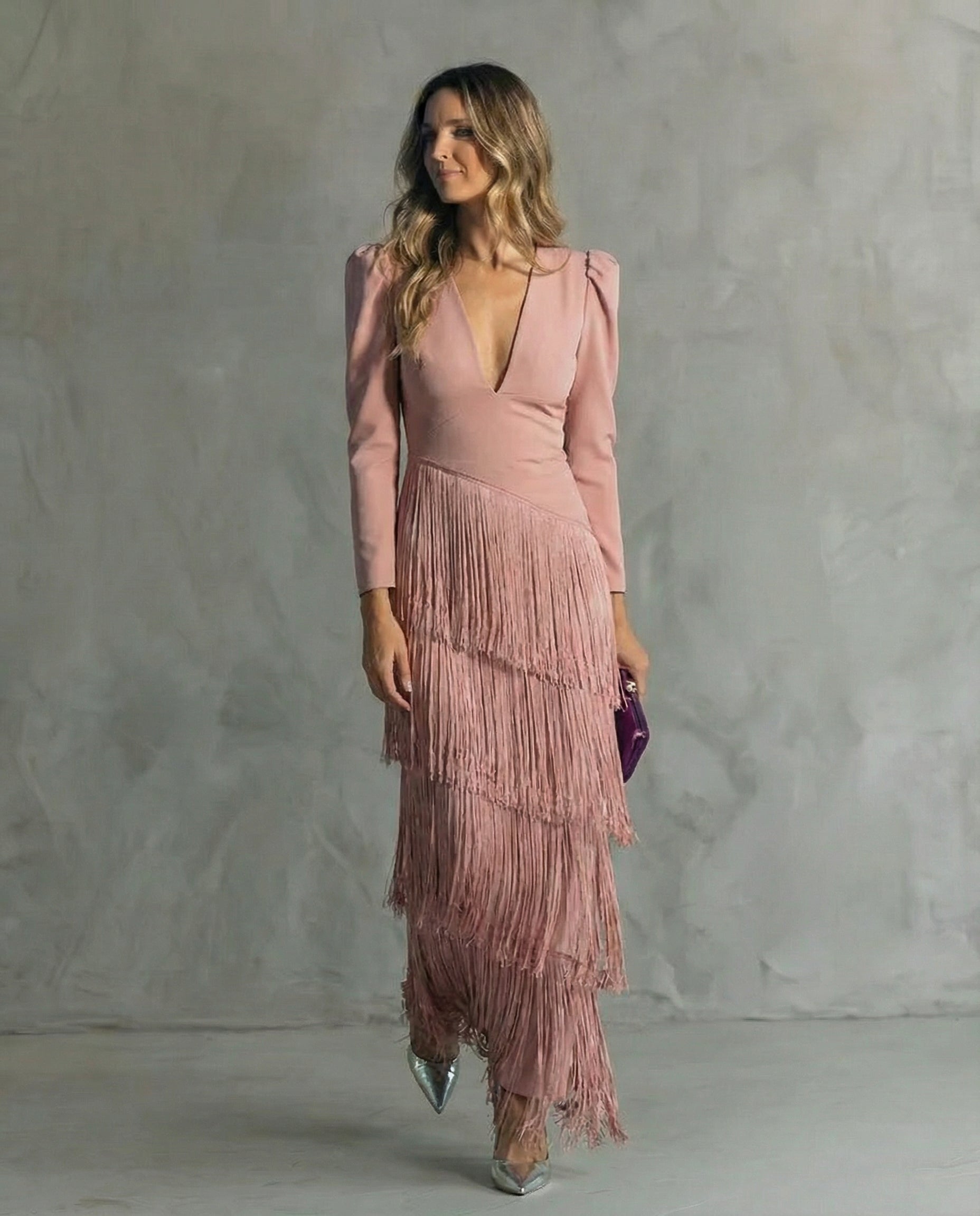 Claudia · Vestido elegante con mangas de flecos