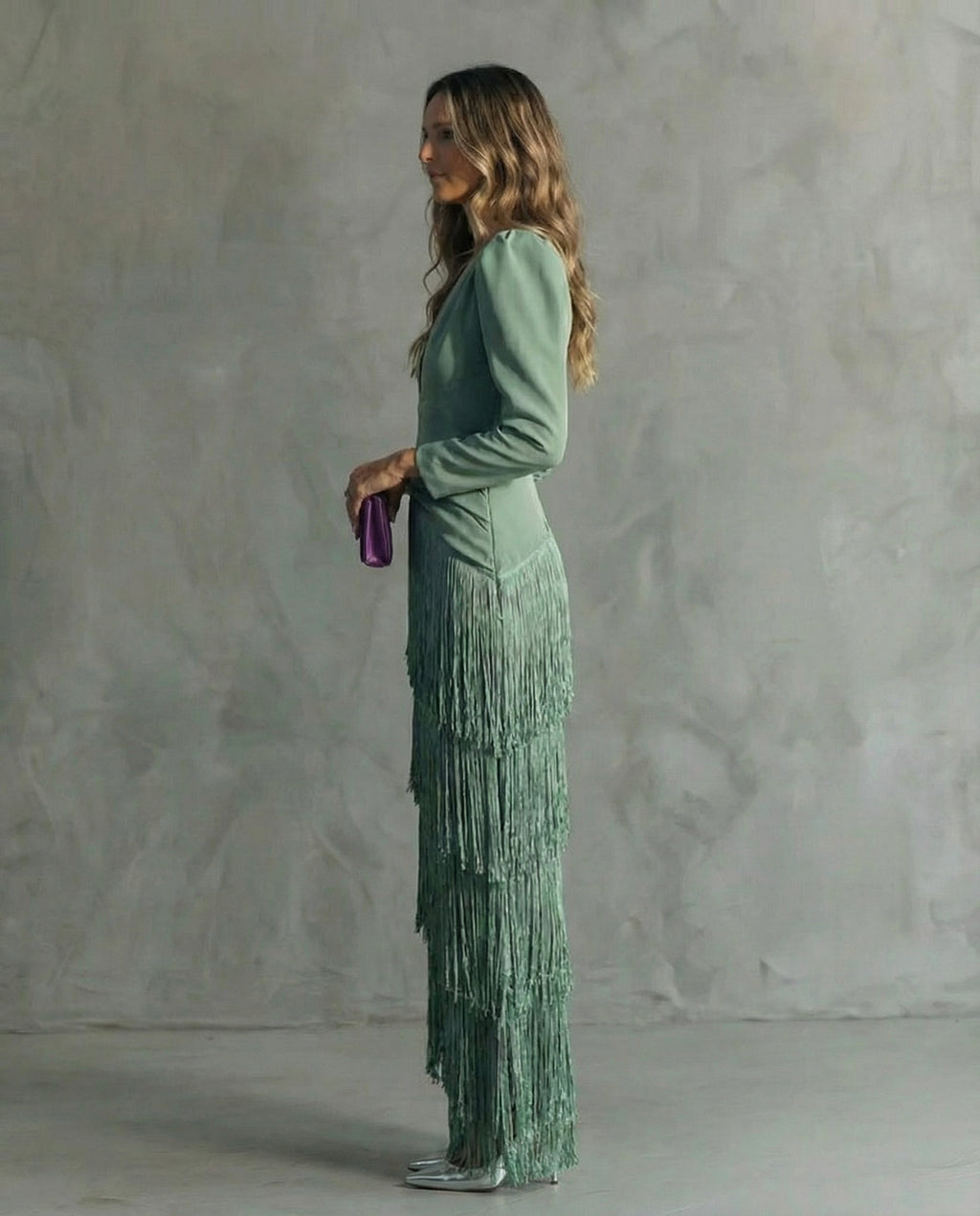 Claudia · Vestido elegante con mangas de flecos