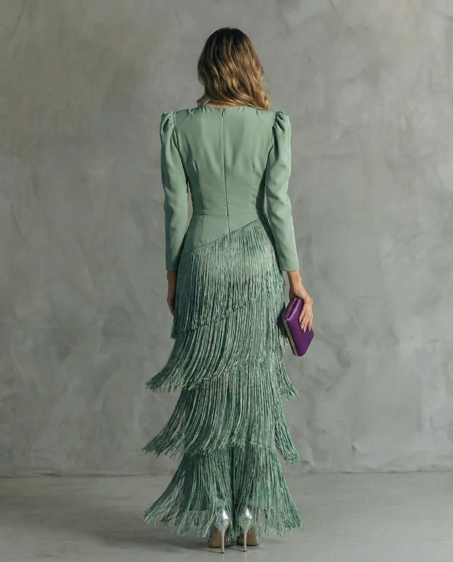 Claudia · Vestido elegante con mangas de flecos