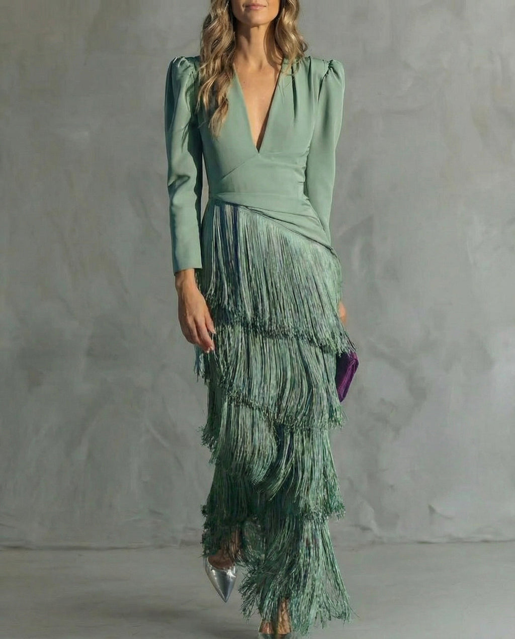Claudia · Vestido elegante con mangas de flecos
